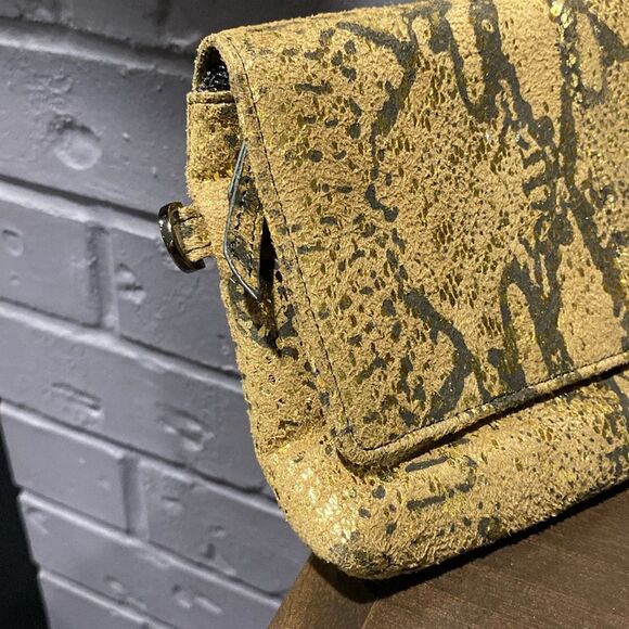 Kenneth Cole Reaction Snakeskin Gold Foiling Clutch Wristlet Purse - Picture 5 of 9